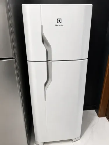 Geladeira Electrolux Cycle Defrost 260L Super Freezer Duplex Branca