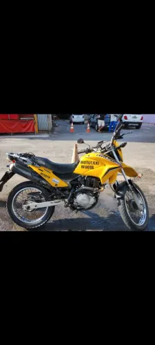 Moto Honda Bros 
