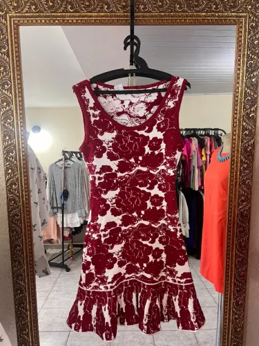 Vestido bobstore floral com vermelho e branco