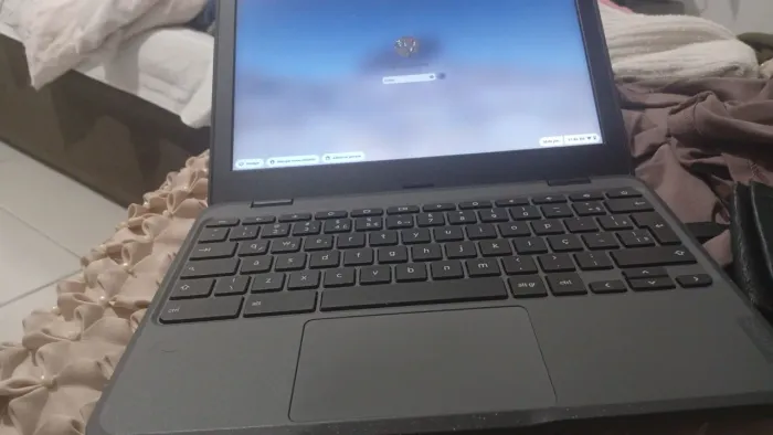 Vendo um chromebook novo na Caixa 