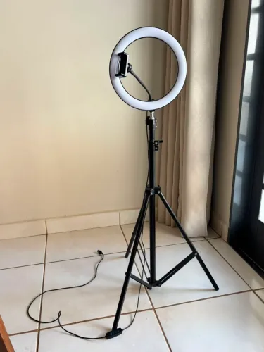Ring Light com Tipré ajustável + Suporte para celular + 3 Tonalidades de Luz + Carregador