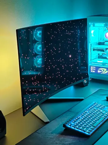 Monitor Gamer Curvo Alienware 32" 4K 240Hz QD-OLED - AW3225QF