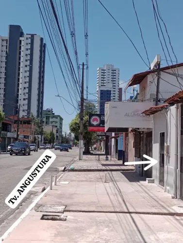 Aluga-se Casa.