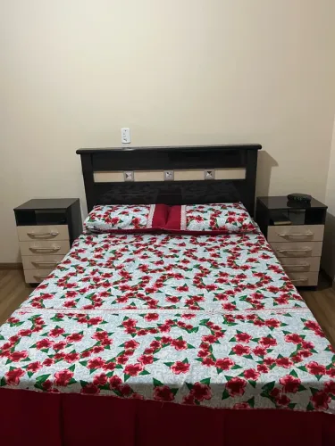 Cama casal ótimo estado