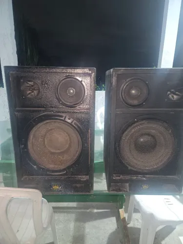 ? Par Caixas Acústicas Passivas Crown (ambas C/ Corneta e Uma Focada em Grave/Médio)<br>