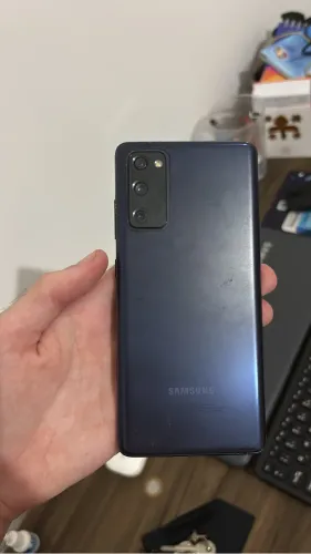 CELULAR S20 FE EM ÓTIMO ESTADO (CARREGADOR DE GRAÇA E CAIXA DE BRINDE)