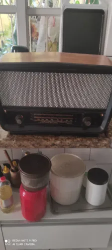 Rádio antigo, valvulado,grande :