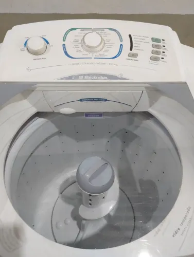 Máquina de lavar Eletrolux de 12 Kikos seme nova