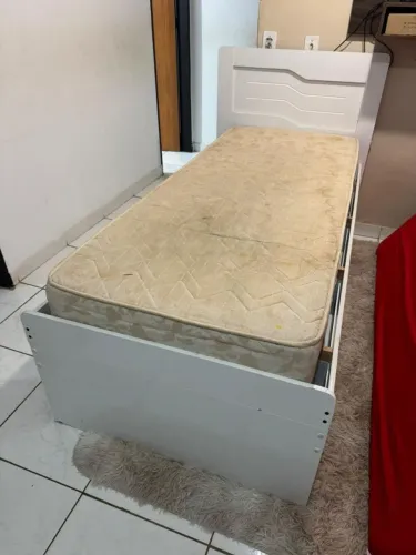 CAMA DE SOLTEIRO COM COLCHÃO - usada/conservada