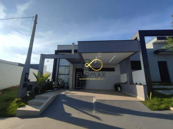 Casa com Piscina e Energia Solar no Condomínio Horto Florestal Villagio Sorocaba