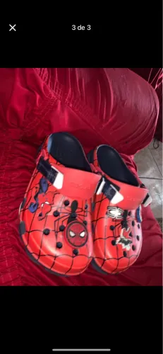 Crocs do homem aranha 