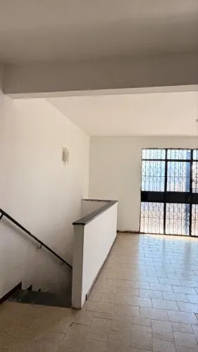 Aluga-se Casa Espaçosa no Centro de Manaus (Andar de Cima)