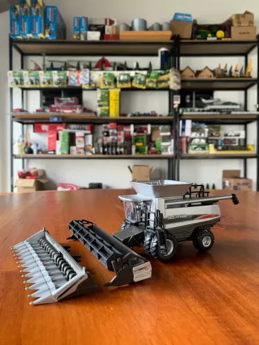 Miniatura colheitadeira Gleaner A86 1/64