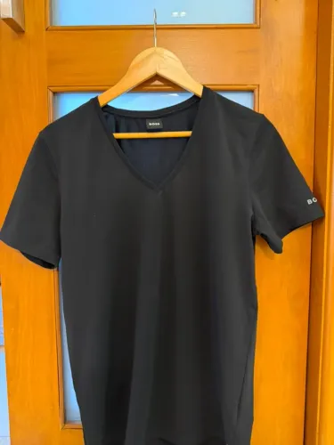 Camisa Boss Gola em V Original