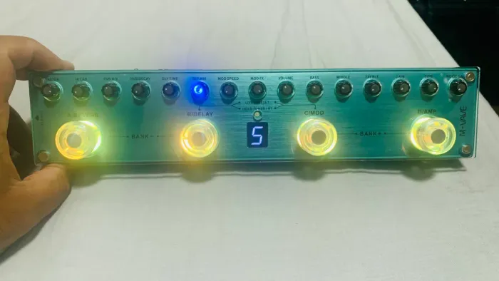 Pedaleira Tank G para violão/ Guitarra