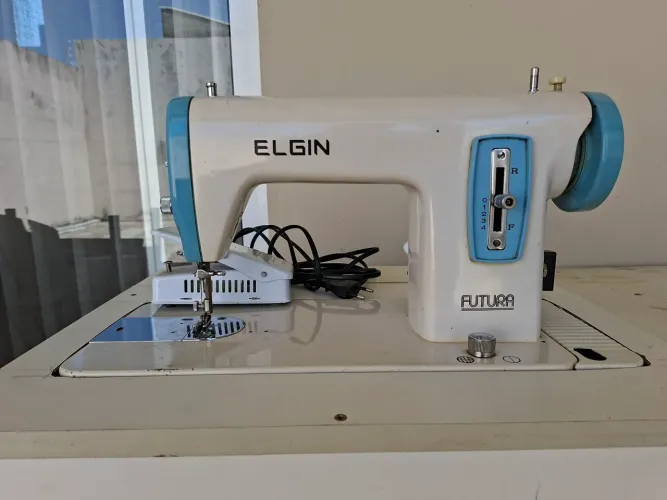 Máquina de Costura Elgin Futura