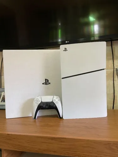 PS5 Slim 825 GB + 1 Controle Original | Excelente Estado | Sem Jogos (Não troco)
