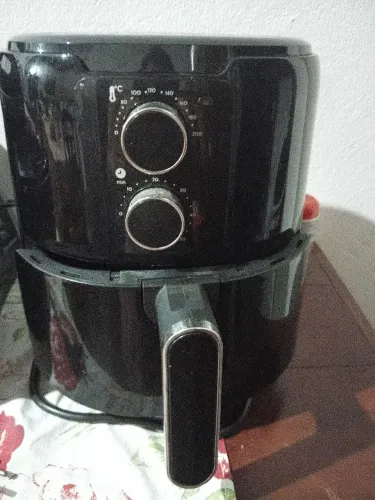 Cedo essa air frayer,usei apenas uma vez,ta novinha,250 ou aceito proposta.