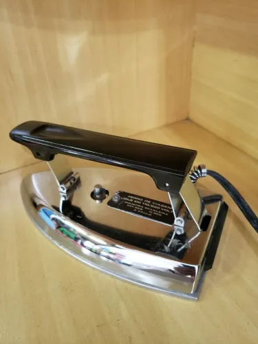 Ferro de Viagem Eco Bivolt Cabo Articulado para colecionadores vintage 