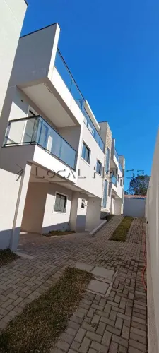 Sobrado à Venda no bairro Bacacheri