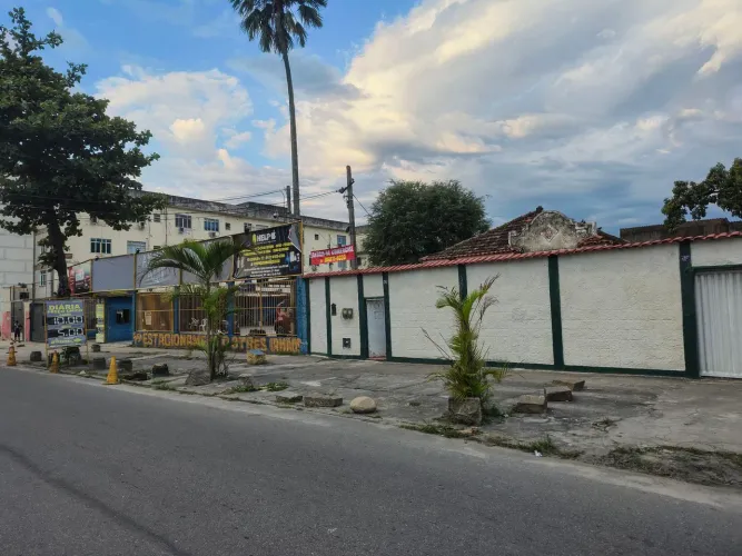 Excelente casa rua Silva Cardoso bangu