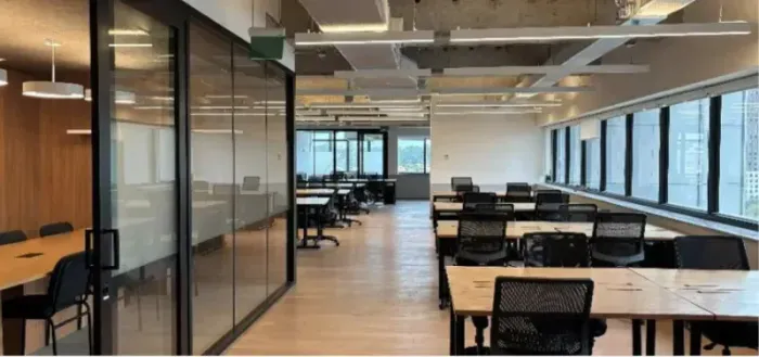 Escritório Mobiliado para aluguel possui 700 metros quadrados em Cidade Monções - São Paul