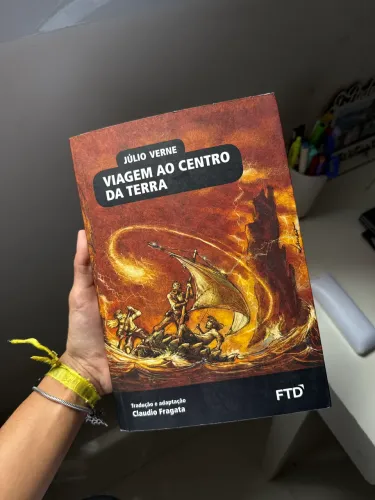 Livro paradidático Viagem ao centro da terra