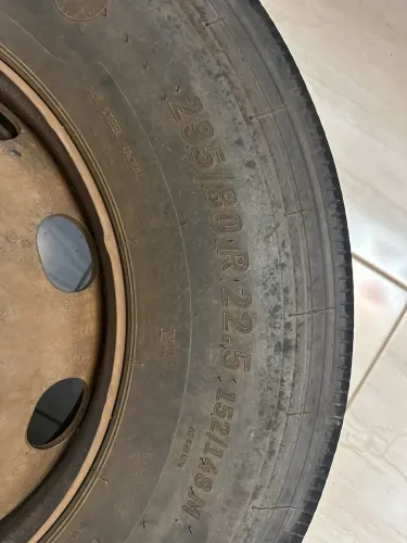 Pneu 295/80/22.5