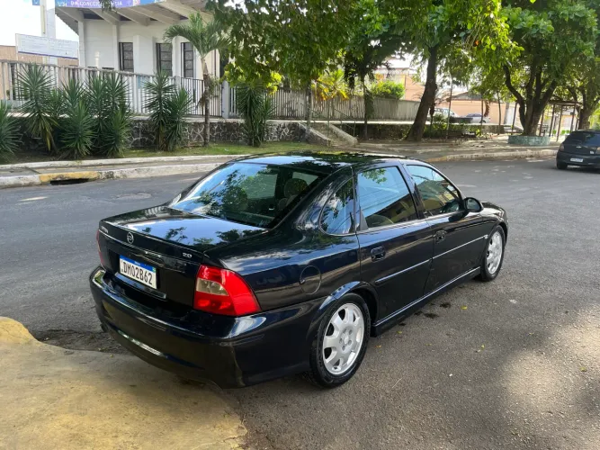 Chevrolet Vectra CD 2.2 16V / 2.0 16V Mec./aut. 2004