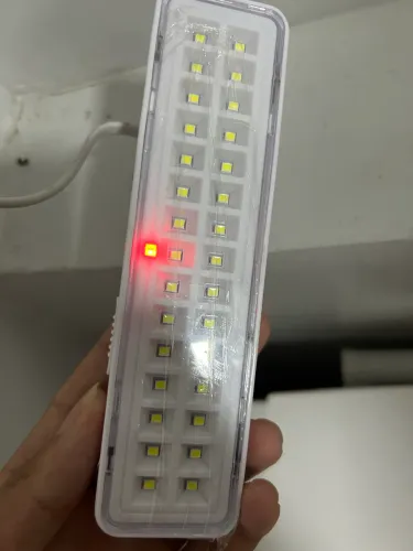 Lâmpada LED de Emergência Recarregável - Nova