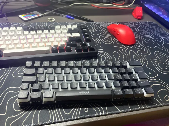 Vendo teclado mecânico tkl semi novo , em excelente estado