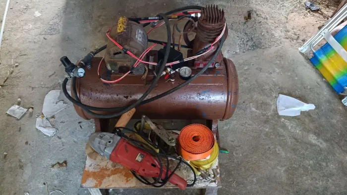Compressor de 75 litros marca DOAT