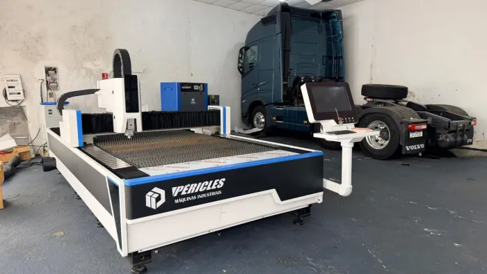 MÁQUINA DE CORTE A LEIZER FIBRA