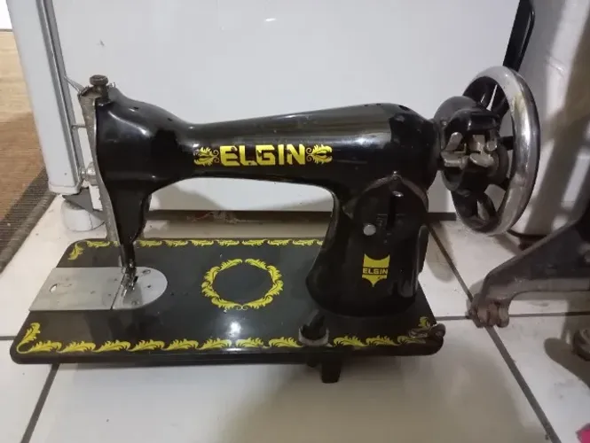 maquina de costura em ferro elgin pesa 15 kilo
