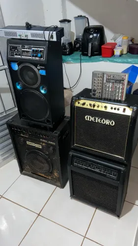 Vendo caixas de Som Amplificadas (Ler descrição)