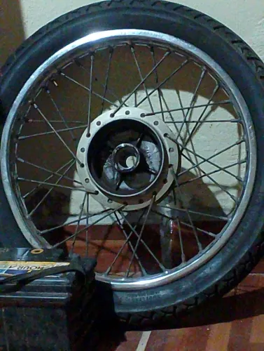 Roda traseira com pneu meia vida Levorin