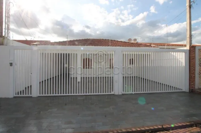 Casa com 4 Suítes | Ampla | Segurança Completa
