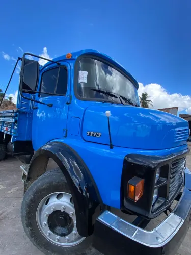 Caminhão carroceria, 1113. Roda sem câmera