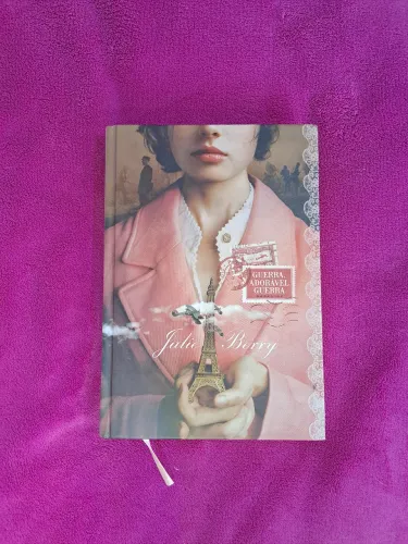 Livro CAPA DURA "Guerra, Adorável Guerra", Editora Darkside