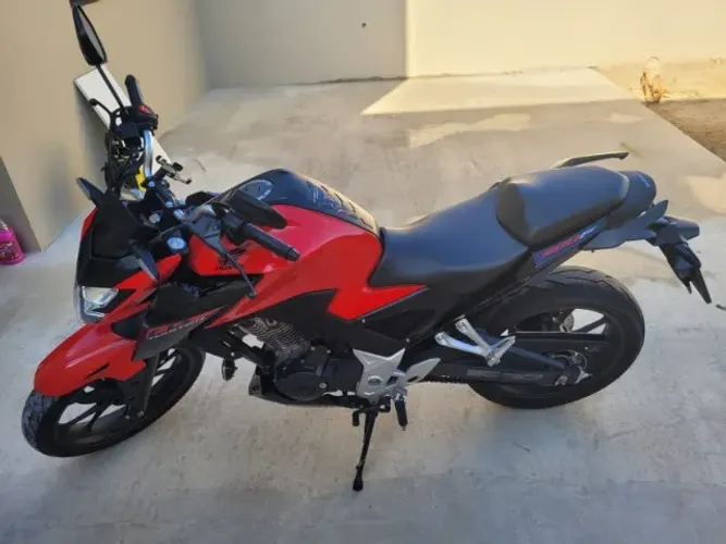 Honda VB 300F - Único dono