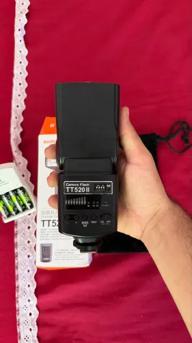 Vendo Flash Godox TR520 II com pilhas recarregáveis 