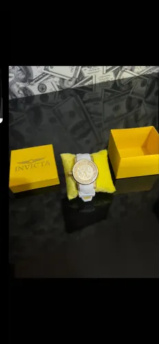 Relógio Invicta branco na caixa lacrado pra vender hoje