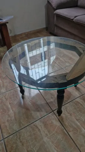Mesa de Centro em madeira tampão em vidro transparente
