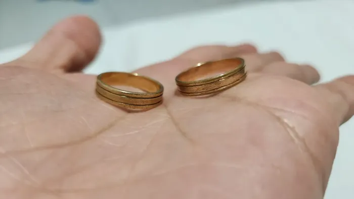 Vendo duas ALIANÇAS/Anéis FOSCAS BANHADAS A OURO 18K - Tam 16 e 22