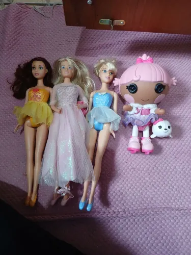 Lote: Lalaloopsy completa e bonecas barbie Disney bailarina