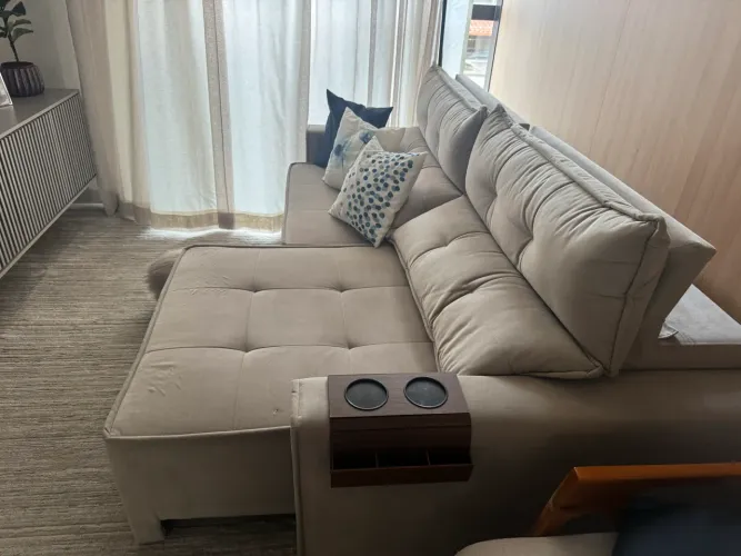 VENDO SOFÁ MADEIRA BOA, pesado e resistente