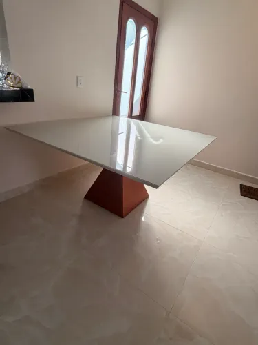 Mesa quadrada para 8 cadeiras Lacca com vidro