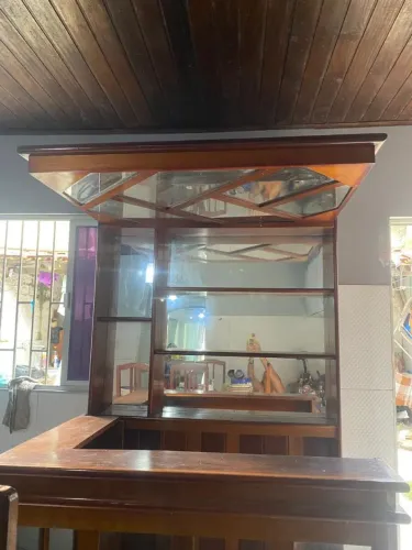 Bar em madeira de lei