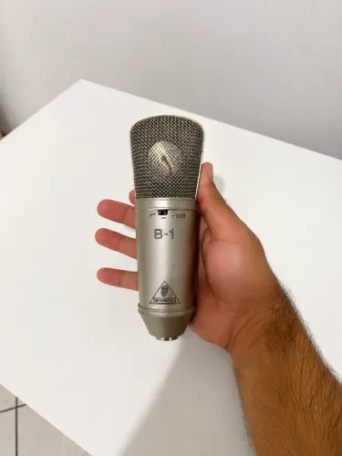 Microfone Condensador de Estúdio Profissional Behringer B1