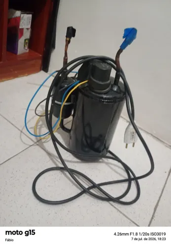 Vendo um compressor feito de moto de ar-condicionado